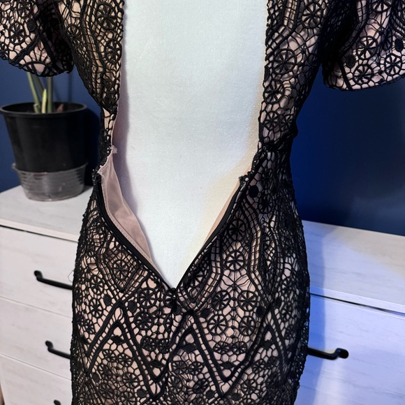 Nwt- backless lace dress - Picture 4 of 9